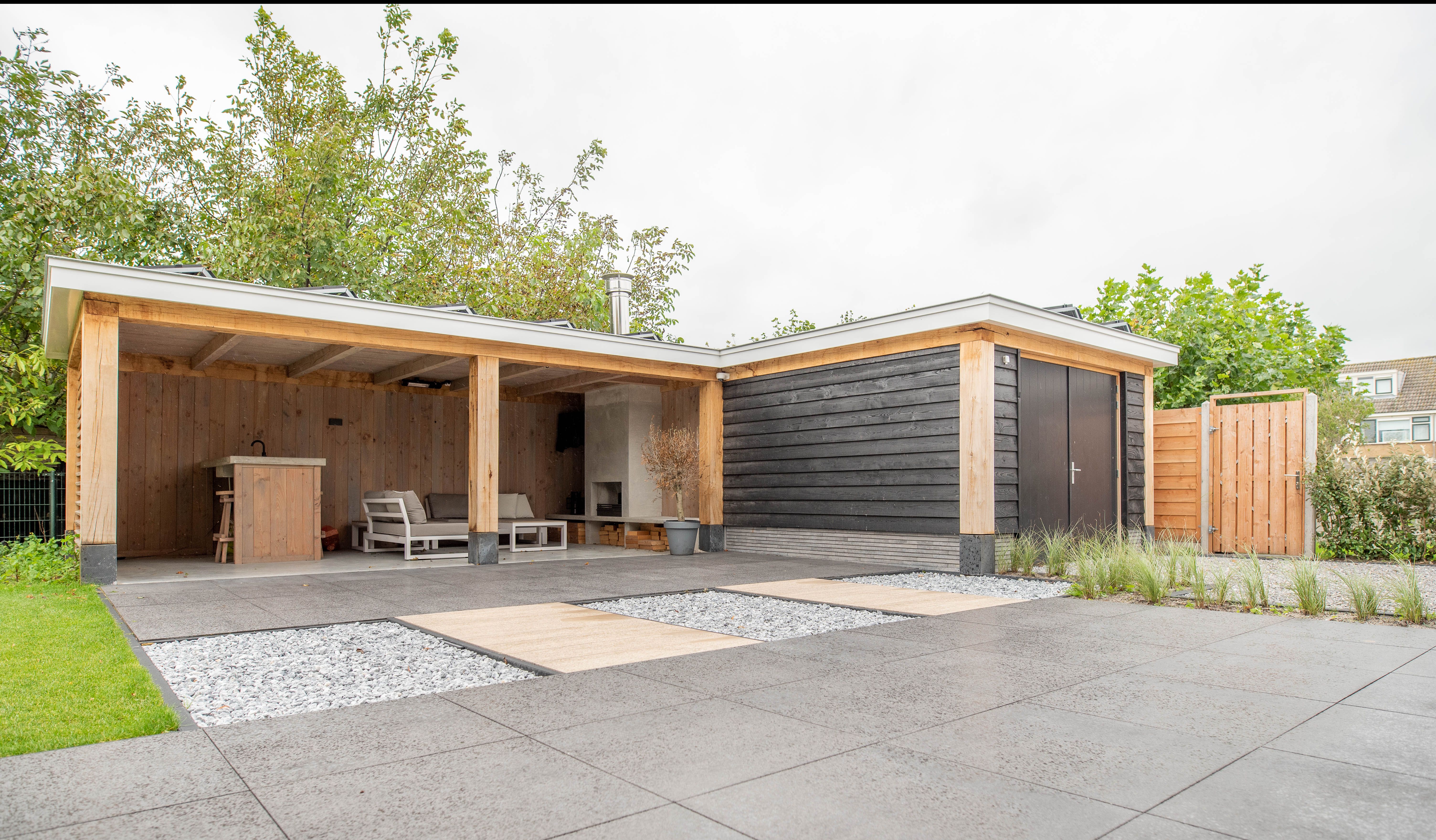 Ruime tuinkamer met berging